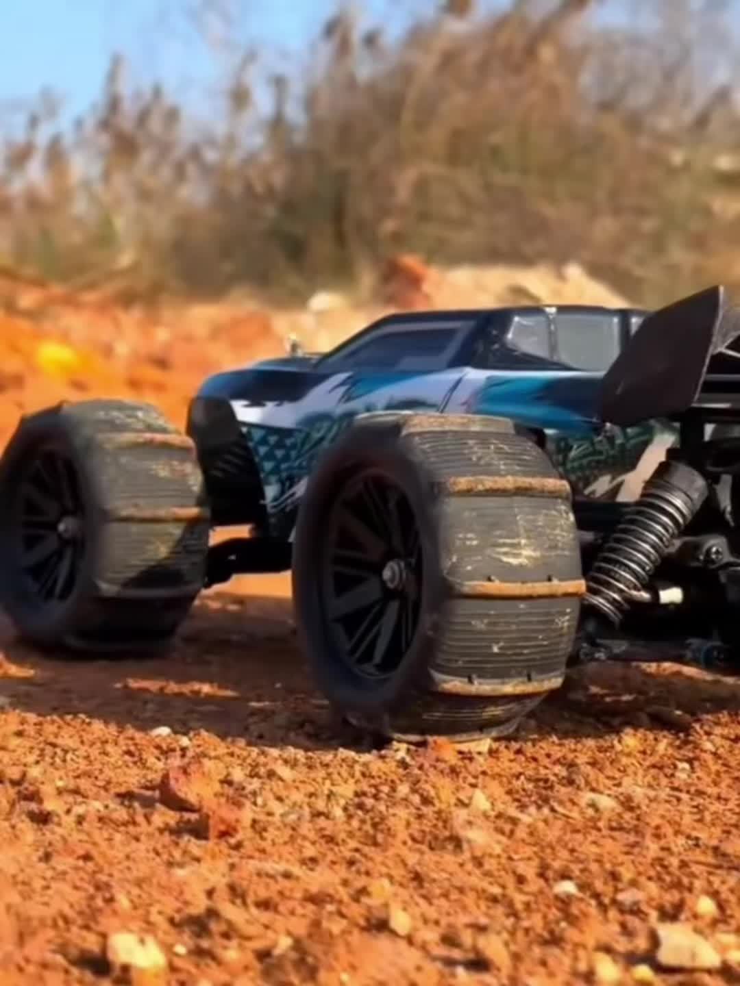 1:18 Scale High-Speed Remote Control Car, Top Speed Reaching 35+ Km/H, All-Terrain RC Vehicle, 4WD Off-Road Remote Control Truck, 2.4 Ghz Wireless Remote Control Car, Remote Control Off-Roader, Hobby-Grade RC Racing Car, Fast Remote Crawler