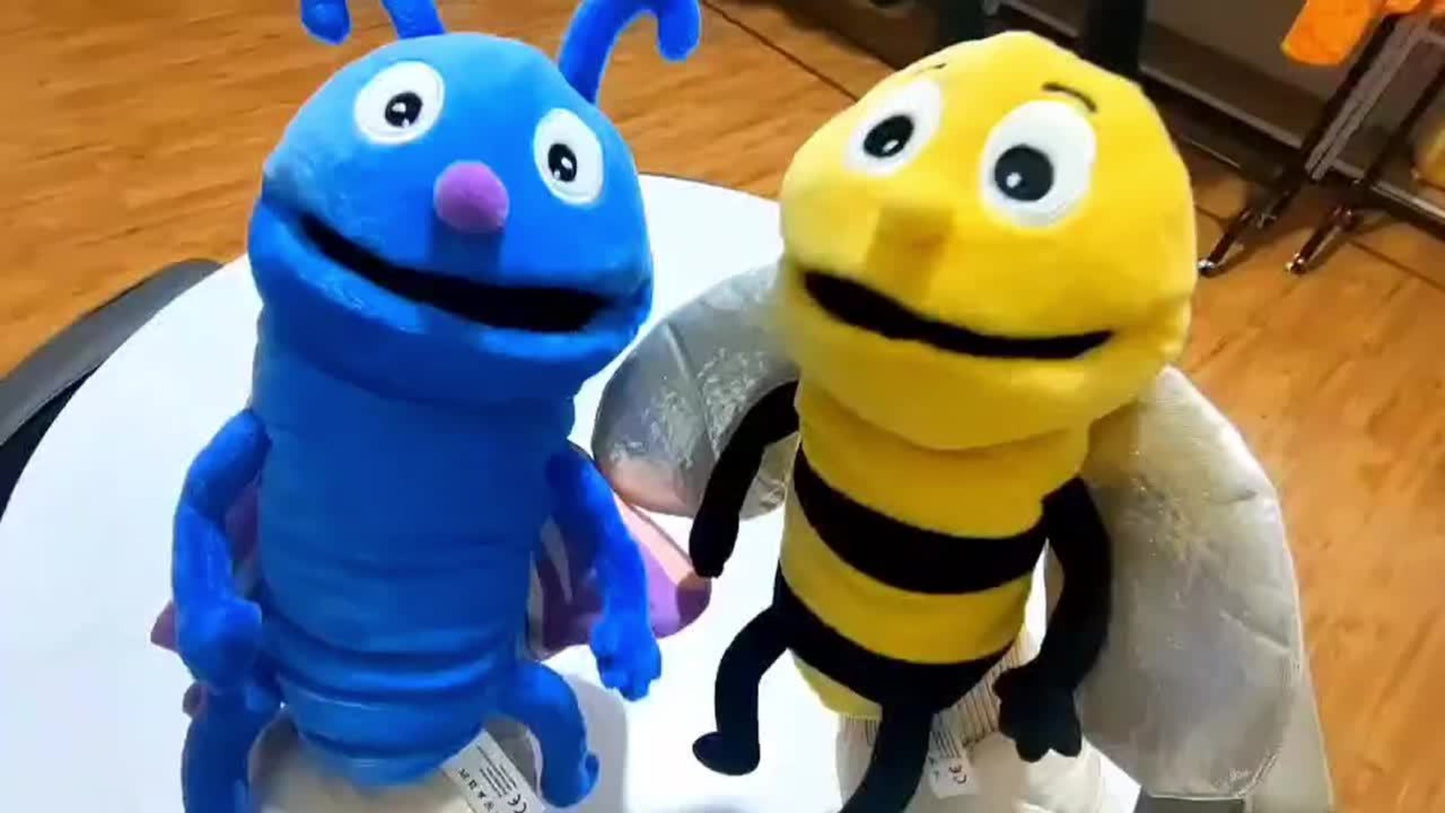 Insect Hand Puppet 13-Inch with Movable Mouth, Realistic Plush Bee Ladybug Dragonfly Butterfly Ant Caterpillar Puppet for Kids Storytelling Role Play Puppet Show, Birthday Holiday Gift