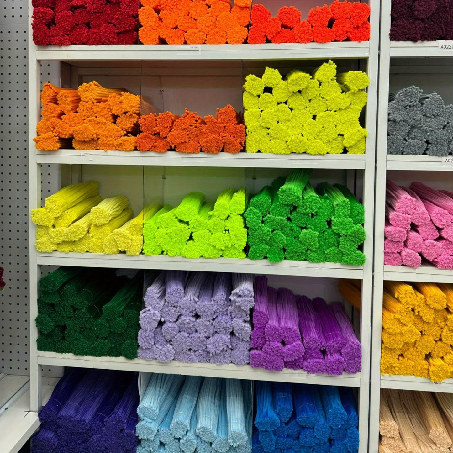 There Are 1020 Solid Color Twist Sticks with Patterned Rods Available in 20 Different Colors. They Feature Upgraded, Thicker Fuzzy Strips, with Ample Quantity Suitable for Various Projects, Crafts, And Are Ideal for Beginners.