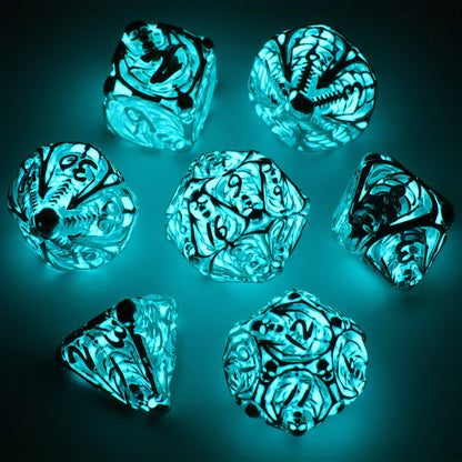 Glow In The Dark Skull Metal Dice Set 7pcs, UV Fluorescent Hollow Polyhedral RPG Dice, DND Dice, Gift For Gamers, Ideal Christmas Halloween Easter Gifts