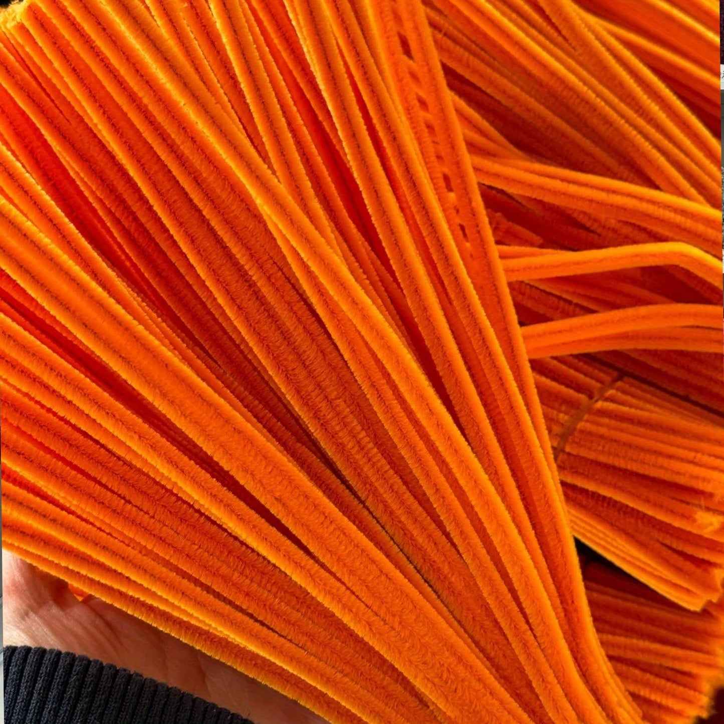 There Are 1020 Solid Color Twist Sticks with Patterned Rods Available in 20 Different Colors. They Feature Upgraded, Thicker Fuzzy Strips, with Ample Quantity Suitable for Various Projects, Crafts, And Are Ideal for Beginners.